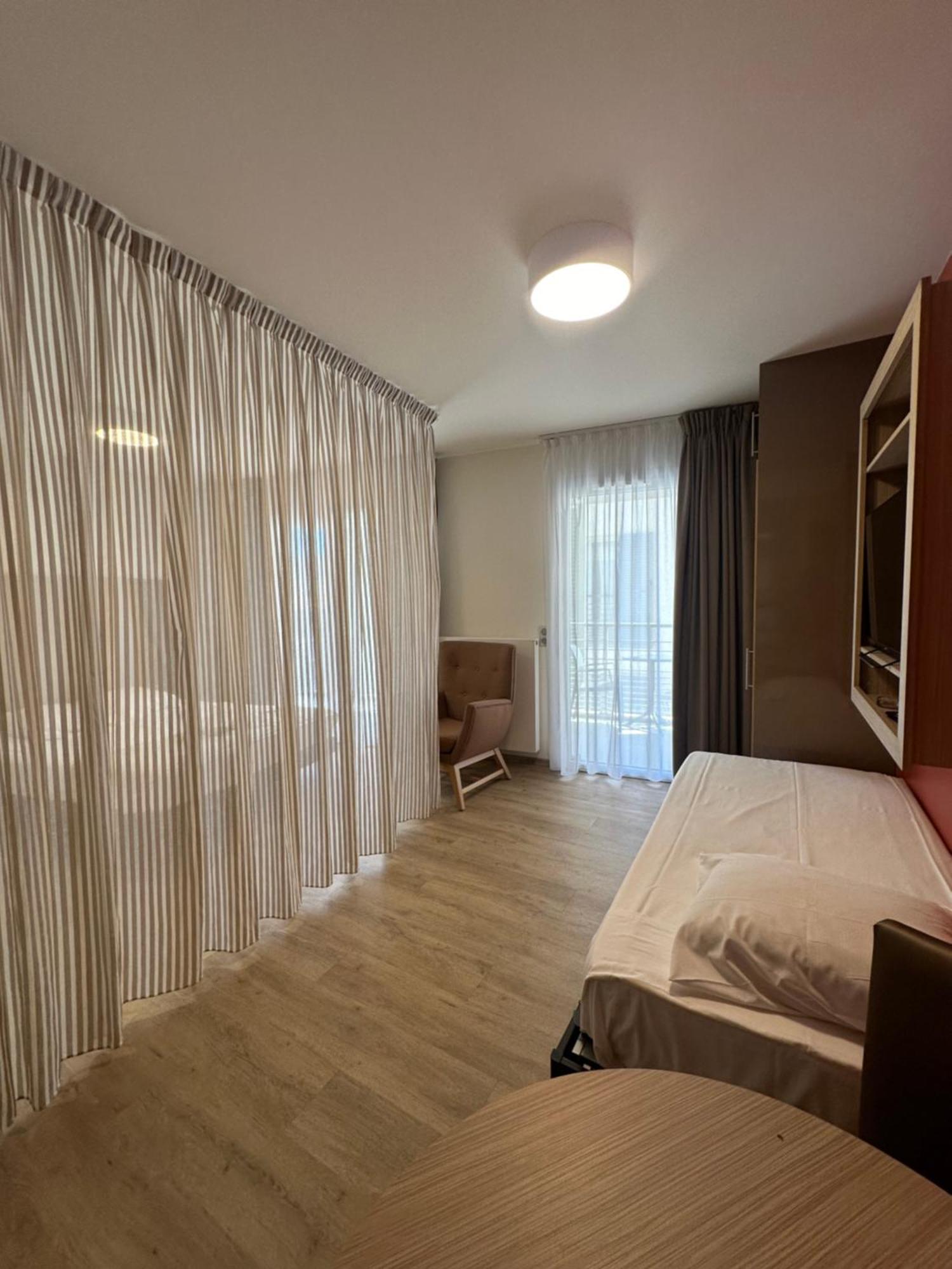 Résidence Villa Sully Fréjus Esterno foto